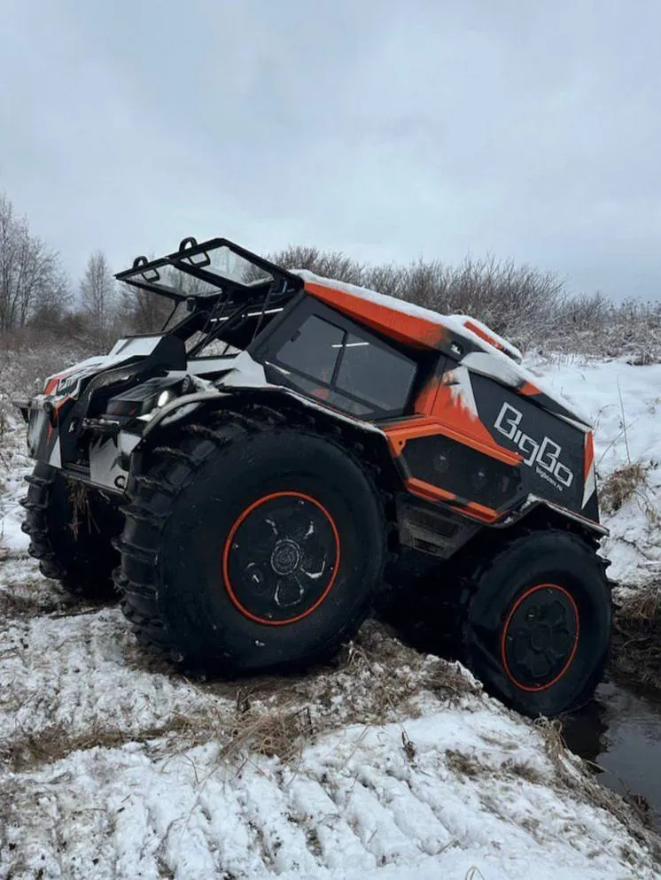 С 2018 года мы разрабатываем не просто болотоход, а настоящий вездеход-амфибию на шинах сверхнизкого давления, способный покорять любые ландшафты – от