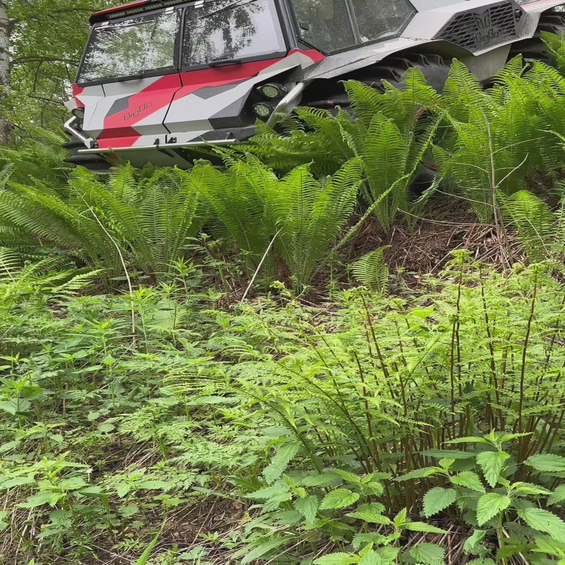 Бортповоротный вездеход BigBo, который производится в России и собирается в городе Кострома.